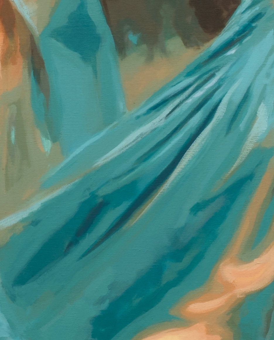 Detalle Pintura al óleo “Cristo Rey” de Noelia Vaquero. Figura de Cristo coronado, envuelto en un manto azul turquesa en movimiento, iluminado por una luz cálida sobre fondo abstracto. Obra figurativa contemporánea de fuerte carga espiritual.