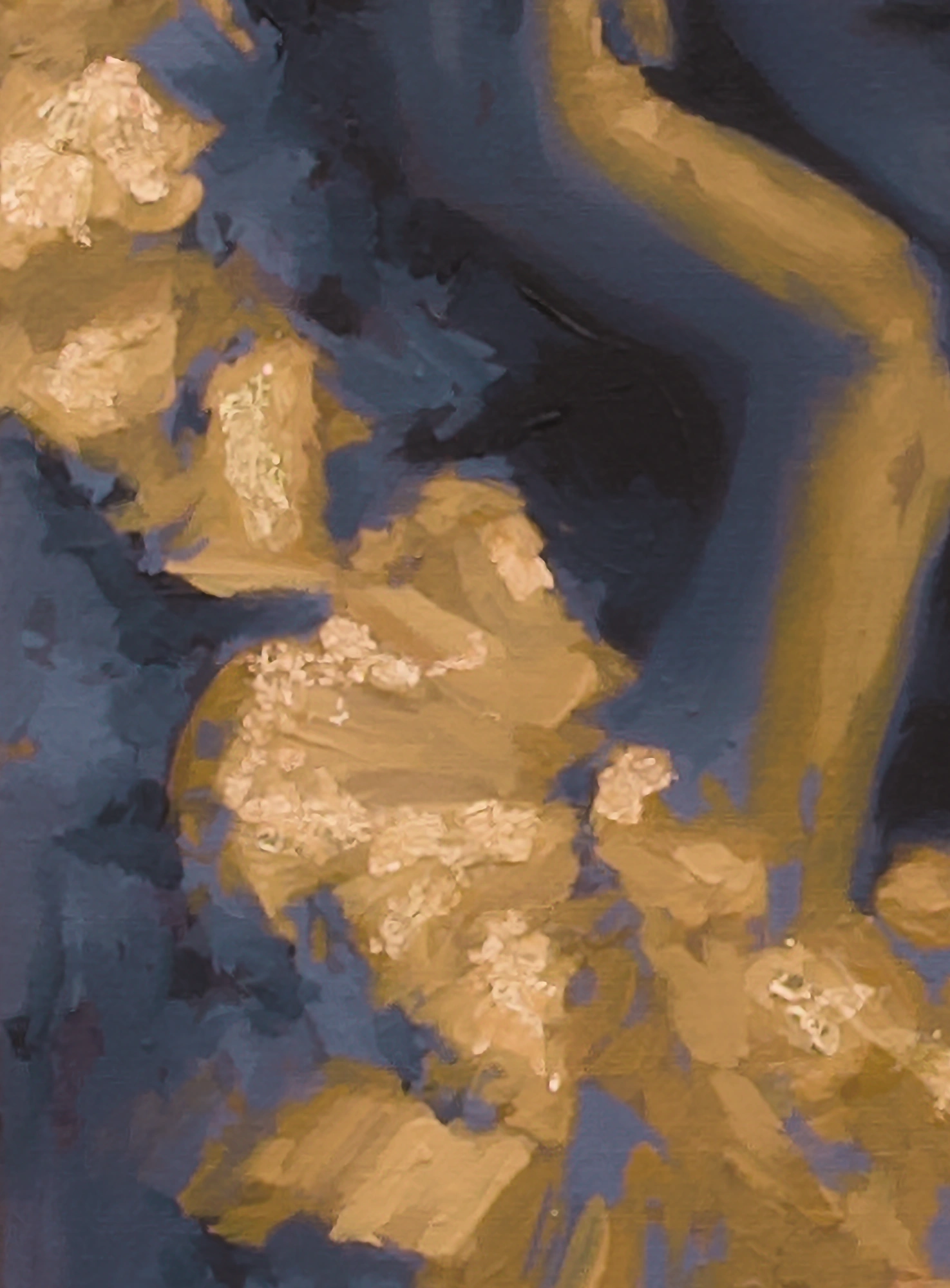 Detalle Retrato al óleo de una joven con mirada directa y expresión introspectiva, apoyando el rostro entre las manos, rodeada de pinceladas abstractas en tonos azules y ocres, obra de Noelia Vaquero.