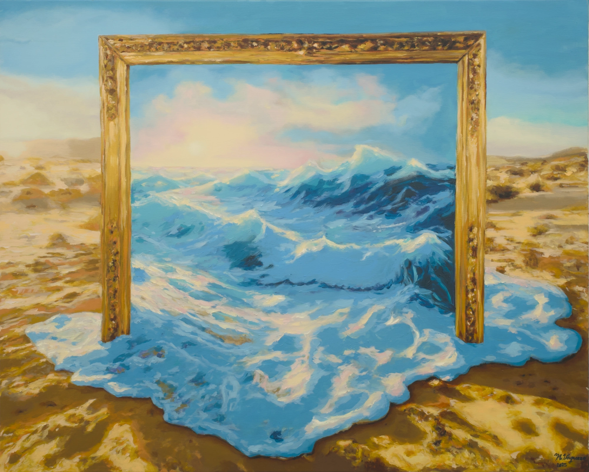 Pintura al óleo “Umbral de agua” de Noelia Vaquero. Un gran marco dorado en la arena contiene un mar en movimiento cuyas olas se desbordan hacia el exterior, mezclándose con la playa bajo un cielo luminoso. Paisaje marino onírico con elementos surrealistas.