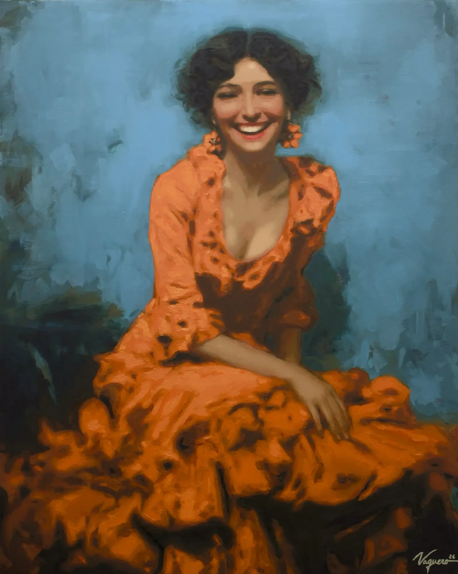 Alegrías, retrato figurativo de una mujer sonriente con vestido flamenco naranja sobre fondo azul, óleo sobre lienzo de Noelia Vaquero.
